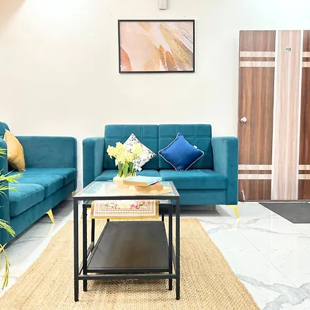 Cityscape Comfort - Stylish 3Bhk Central Getaway